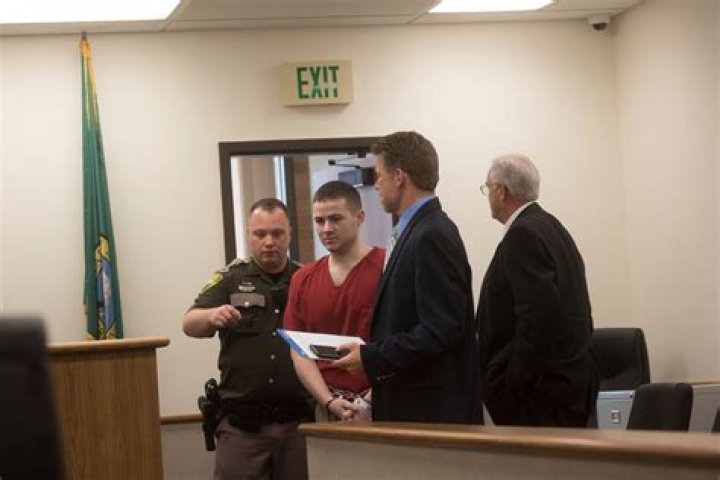 Fianc&egrave; of Randle Murder Suspect Turns Herself in, Held on 100,000 Bail
