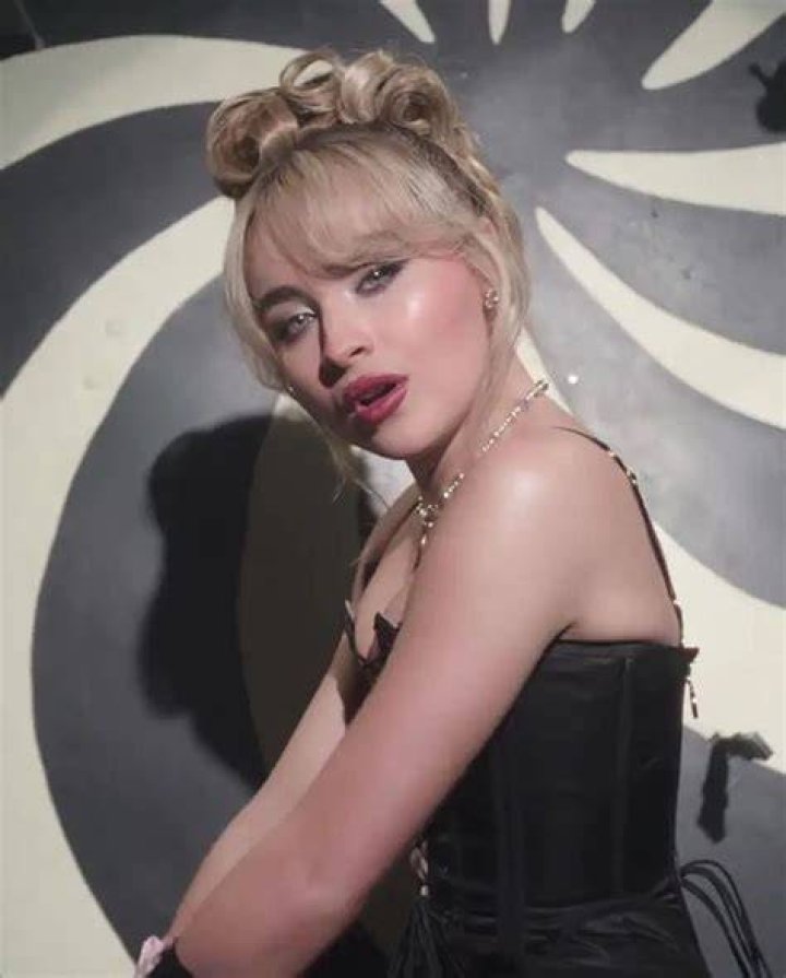 Sabrina Carpenter Fanpage🧸 on Instagram “ok but imagine